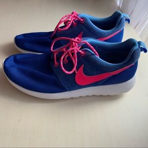 Nike Roshe Tennis Shoe